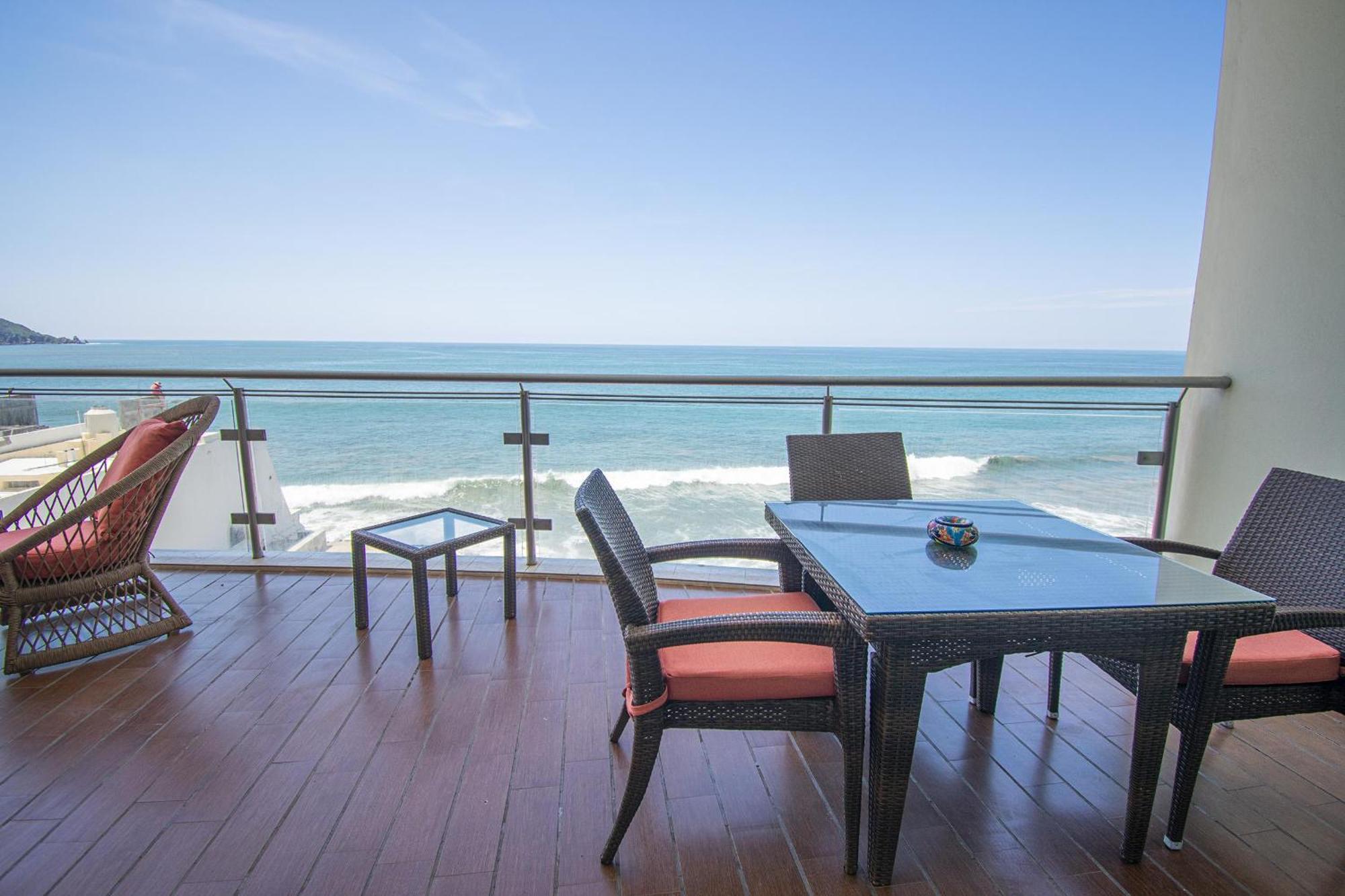 Ocean Front Solaria Tower 203 *
